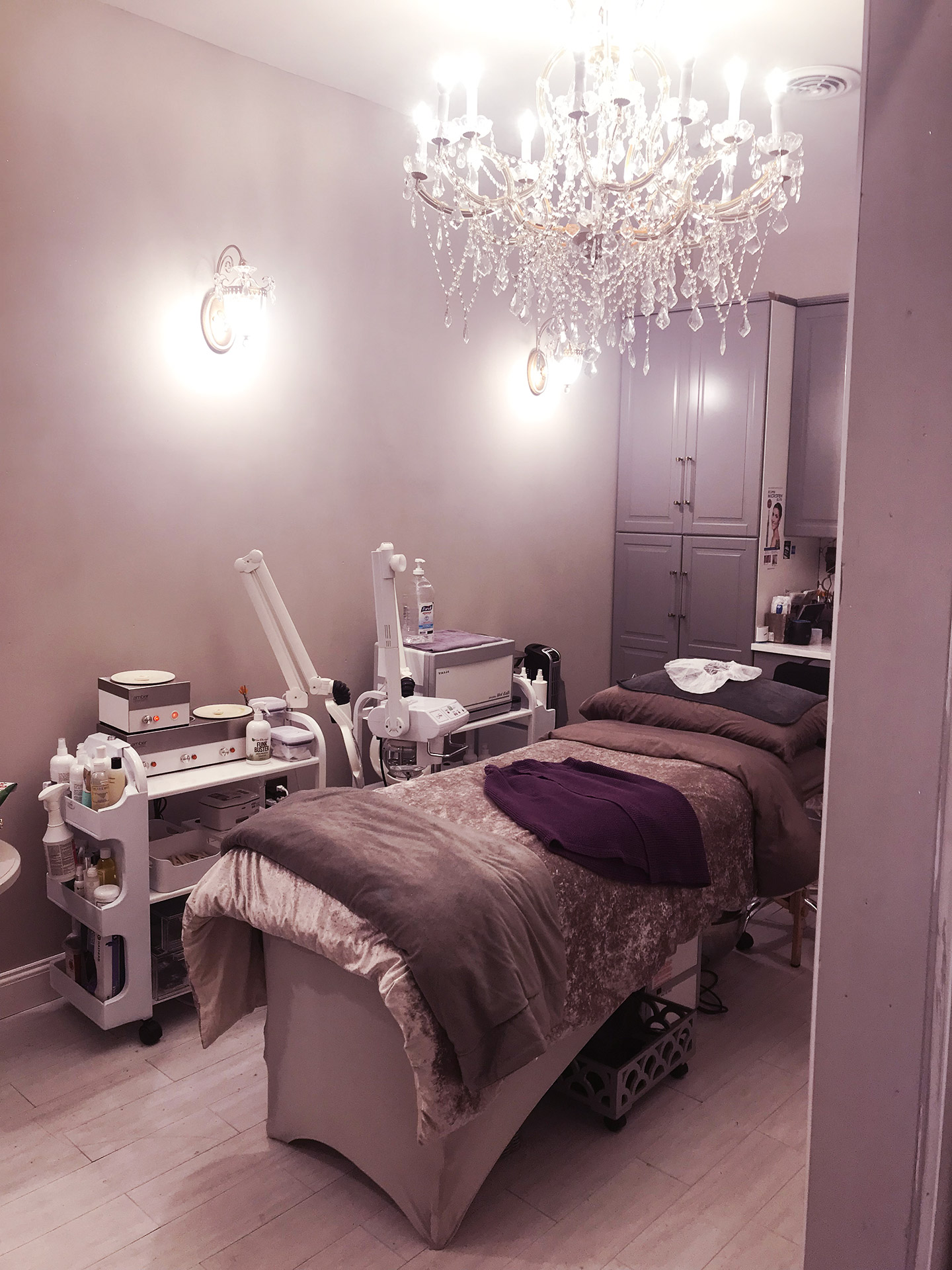 Cynthia Aesthetics Shop Interior2_Cynthia Aesthetics_Brooklyn, NYC Skincare, Hair Removal and Eyebrow Clinic